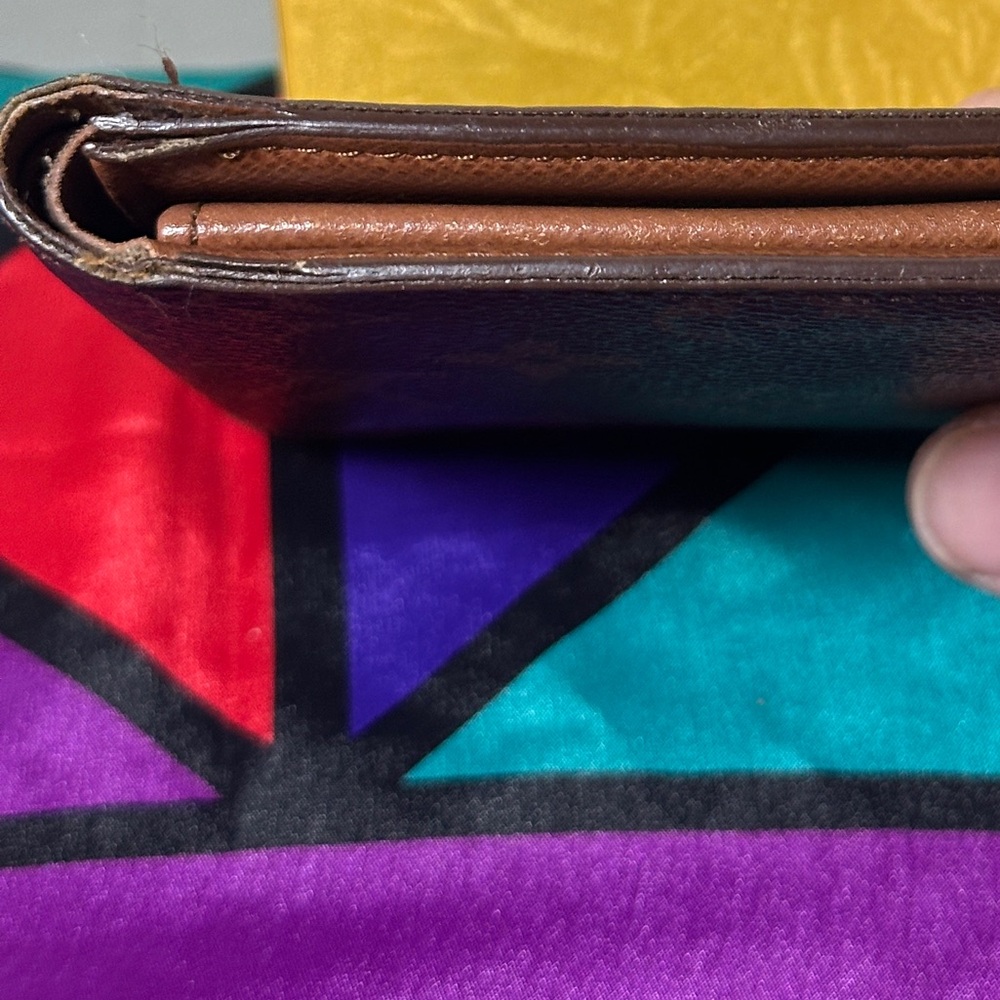 Louis Vuitton bifold. - Picture 5 of 11